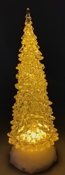 Gran julgran med belysning och vattenfall