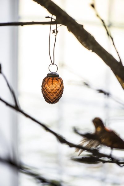 Vackra julgranskulor / julkulor/ hängen i glas. Går i en vackert brun nyans med inslag av antik guld. Finns i fyra olika modelle