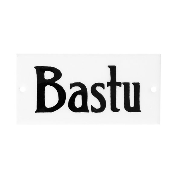Gammeldags designad skylt BASTU i plåt. Vit med svart text. I lätt ruffig stil.  Höjd: 4,5cm Längd: 9cm