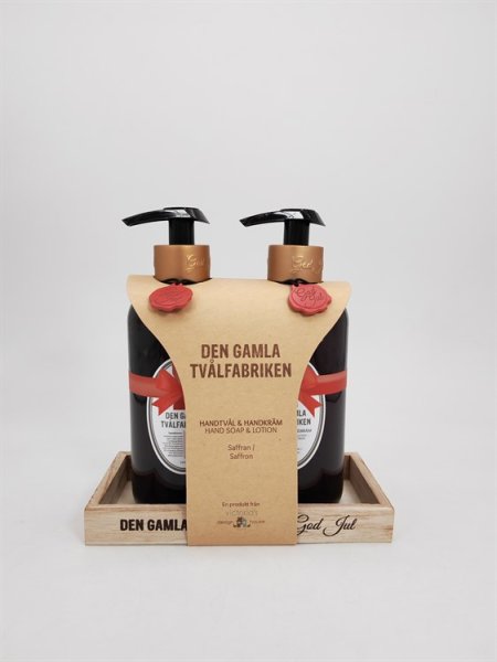 Presentförpackning Jul doft Saffran från Den Gamla Tvålfabriken. Fint sett med två förpackningar en handkräm och en tvål båda me