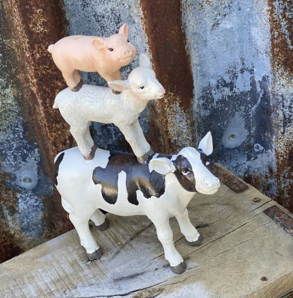 Staty djur Bondgård med ko, gris och lam. En söt, vacker och rolig dekoration. Detalj rik och välarbetad i lite tyngre modell.
