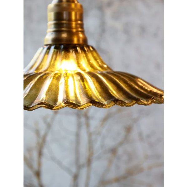 Taklampa med veckad grön skärm i glas