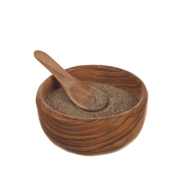 Skål i trä med tillhörande sked. I skålad modell som passar bra till tex salt och peppar. Mäter 7*3cm Säljes utan salt och pe