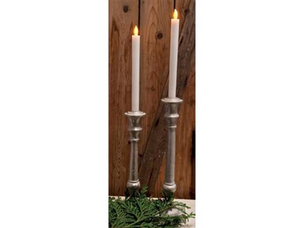 Vita antikljus batteriljus tillverkade av riktigt vaxljus Ser ut som vanliga ljus men går på batteri. Man trycker på lågan för