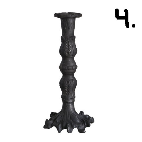 Gammeldags ljustakar i gjutjärn. Tuffa och vackra med grova kontraster fina detaljer och väldekorerade fötter i fransk industris