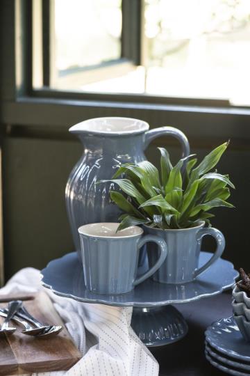 Mynte kanna / tillbringare med handtag i vacker blå nyans Cornflower. Tillverkad i stengods av hög kvalité. Se mer info i produk