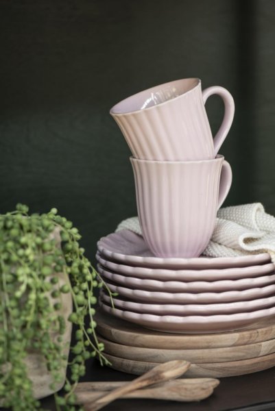 Mynte kopp med öra i nyans English Rose. Tillverkad i stengods av hög kvalité. Se mer info i produkt kategorin ovan. H: 10 Ø: 9