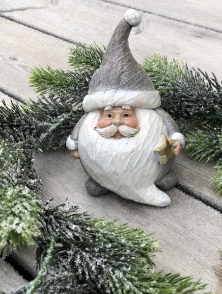 Tomte i rund söt modell. Vacker och detaljfull modell i guld och vitt. Båda stilfull och elegant med vacker färg mix. Mäter 13