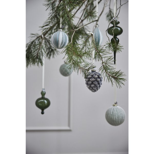 Vacker grön glas ornament att hänga