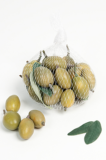 Gröna oliver att dekorera med. Konstgjorda i verklighetstrogen design . Säljes i påse om 30st oliver.