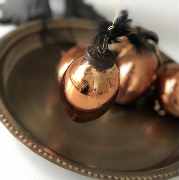 Koppar ägg påsk ägg att hänga och dekorera med. Designade i en gammeldags stil och går i en gammeldags nyans av koppar / antik g