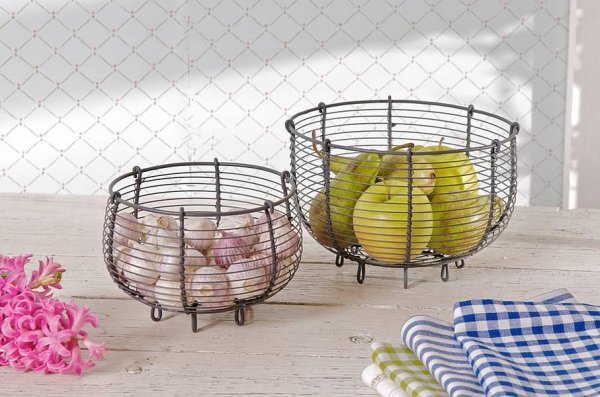 Vacker trådkorg/ zink korg i rund modell. Passande som förvaring och dekoration , tex till bröd, frukt korg eller varför inte a