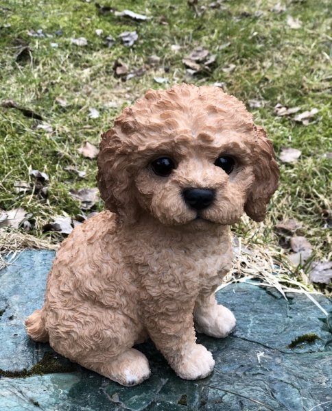 Söt hundvalp att dekorera med. I lite större modell med fina verklighetstrogna detaljer. Finns i flera olika varianter/raser. -M