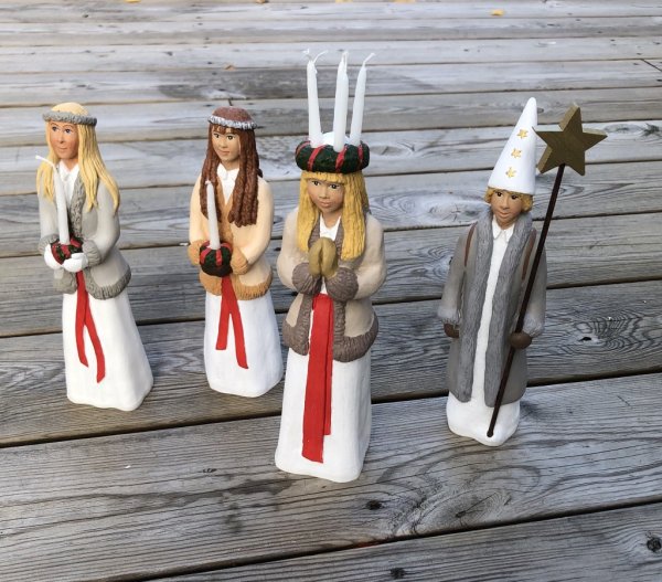 Lucia med ljus i håret att dekorera med. Designad av Erkers Marie Persson Leksand. Unik i sin stil och modell. Ett Svenskt hantv