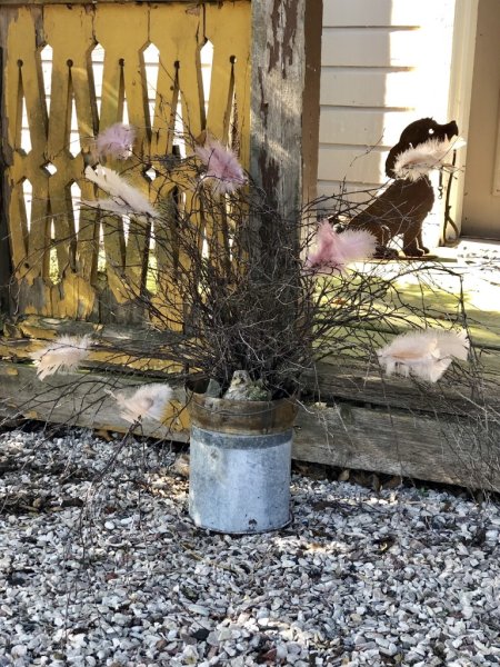 Gammal antik hink tillverkad av återvinnings material vilken gör varje hink unik och inte den andra lik. I zink med slitna och r