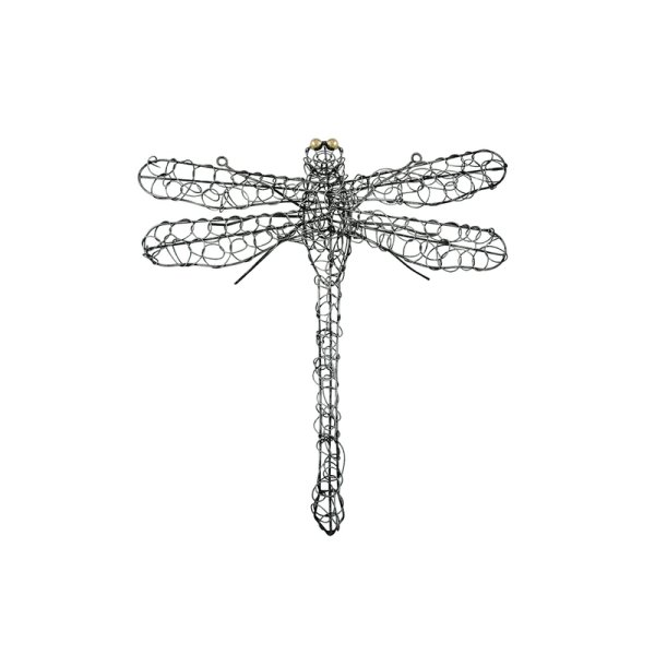 Trollslända i metall tråd som virats omlott på metall stomme. Går i en grå/svart nyans med guld färgade inslag. Finns i två stor