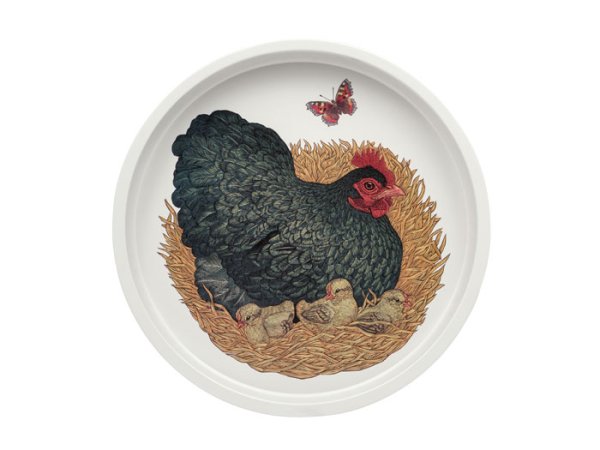 Vacker rund bricka, med lantligt gammeldags inspirerat påskmotiv av höna med sina kycklingar designad av Vanessa Lubach. Levand