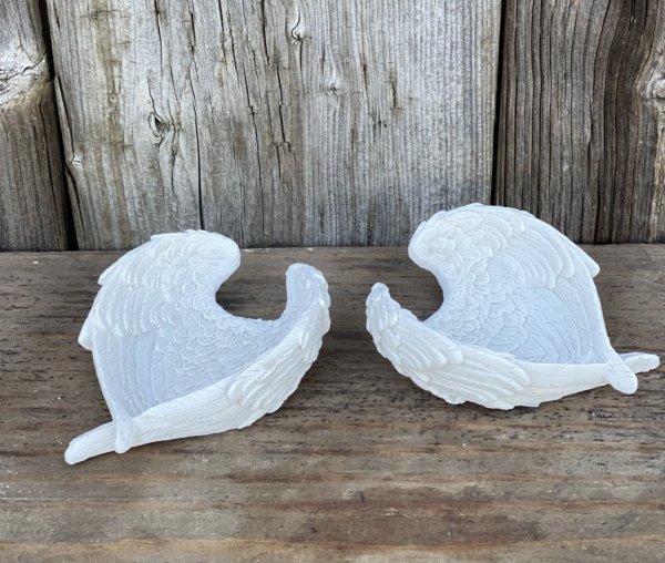 Vita vingar änglavingar för förvaring och dekoration i mindre modell. Att lägga mindre smycken i tex örhängen eller en blomma. F