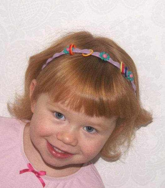 Lila barn diadem med blommor