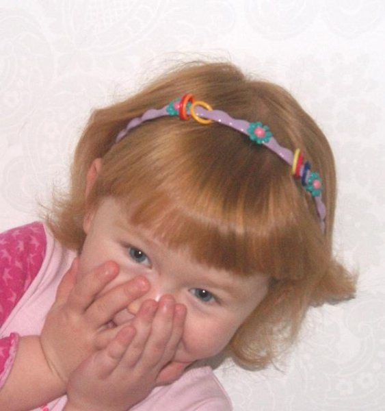 Lila barn diadem med blommor