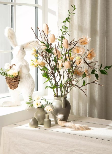 Fjäderblomma på nypa av fjädrar och dun
