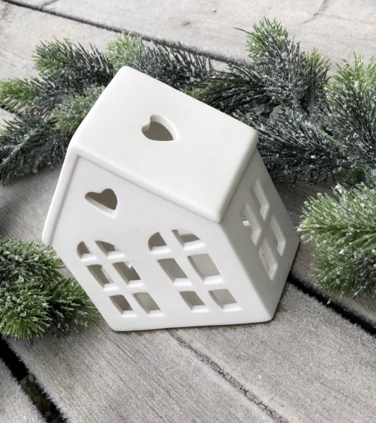 Vacker granris girlang med pudersnö att dekorera med. Välarbetad och vacker konstgjord längre tätare modell. Att lägga på spisel