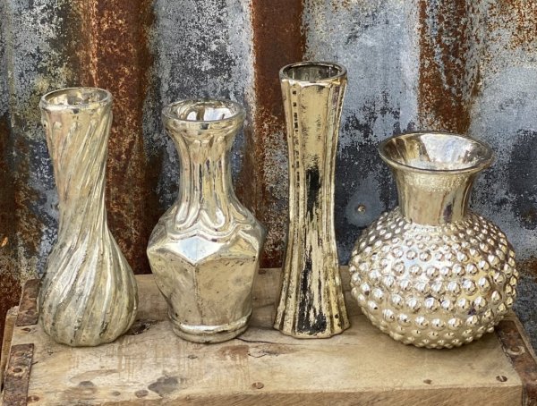 Vacker vas i fattigmanssilver och återvunnet glas. Elegant blank modell i fyra olika modeller - Rund prickig - Hög smal - Hög sn