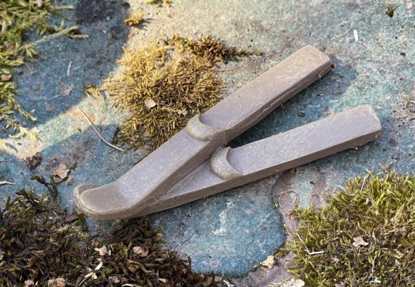 Nisse inredning, tillbehör till jullandskap, julbyar mm. Finn i flera olika modeller. -Bord med gröt & pepparkakor -Vedtrave me