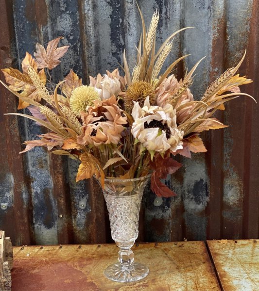 Solros i vacker höst inspirerad torkad modell. Natur trogen och välarbetad konstgjord blomma. Finns i två nyanser -Brun -Beige L