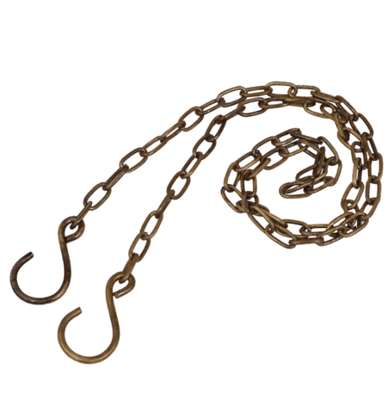 Grövre kedja i antik guld/mässing med krok. Att hänga upp lyktor, blommor eller liknande med. Krok i båda ändarna. Längd 1m