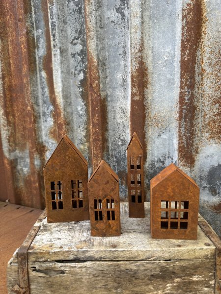 Rostiga hus till dekoration 4-pack