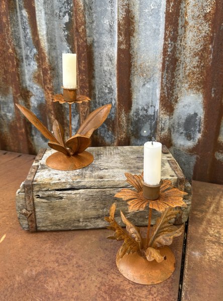 Ljusstake blomma på fot i rost