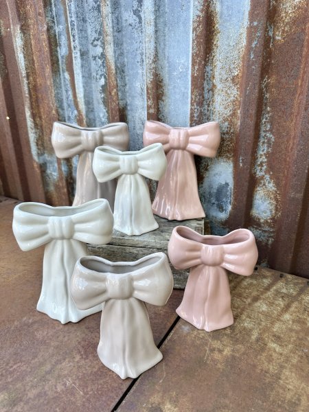 Rosett vas i pastell vacker modell i porslin