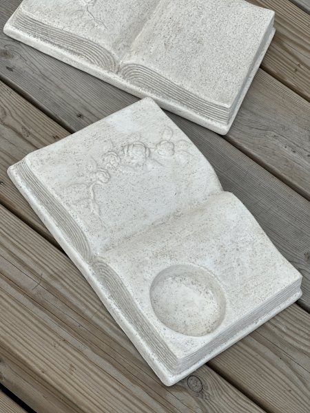 Bok med rosor grav / minnes dekoration för ljus