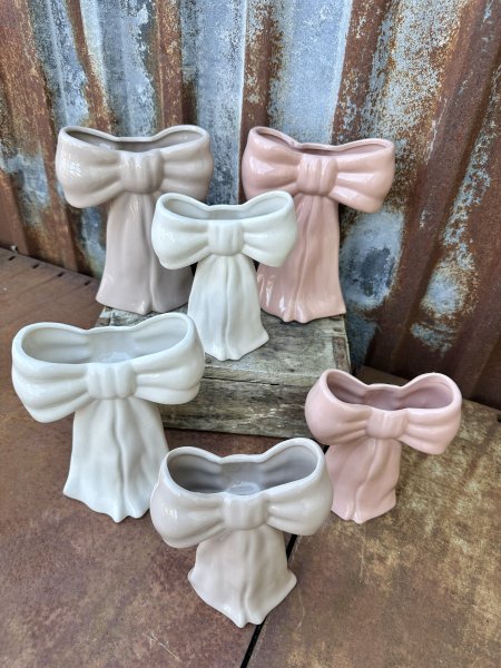 Rosett vas i pastell vacker modell i porslin