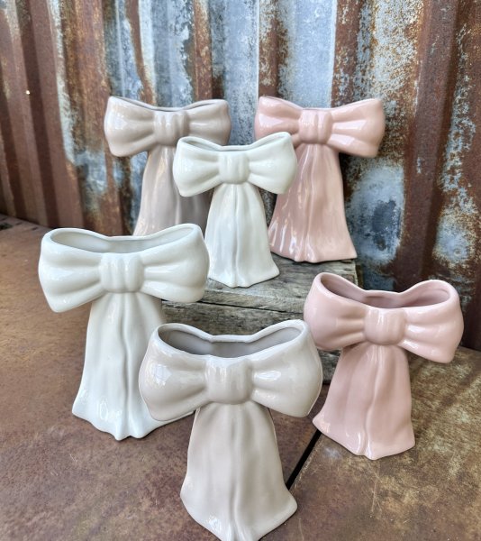 Rosett vas i pastell vacker modell i porslin