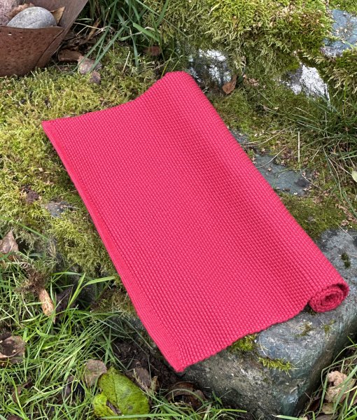 Röd bordstablett / duk i tyg 