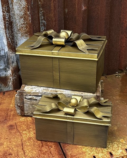Låda / Paket med lock i antik guld