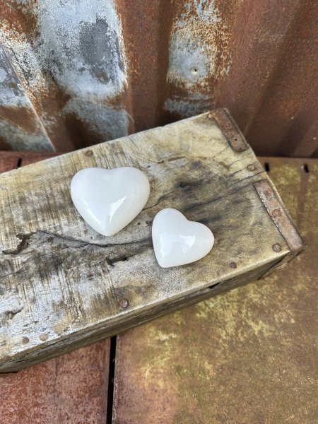 Färgglada hjärtan i porslin