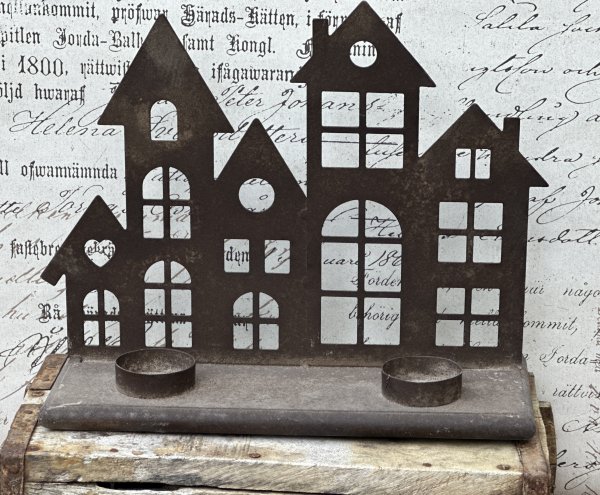 Ljuslykta hus i rost för värmeljus