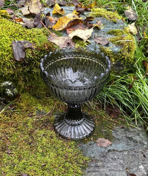 Svart / Grå skål i glas på fot