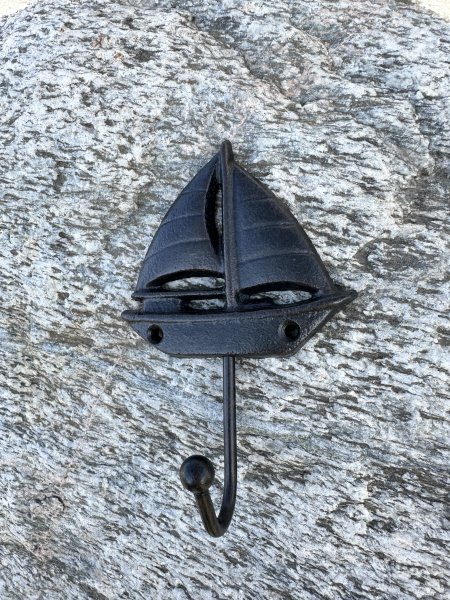 Somrig marin krok med båt