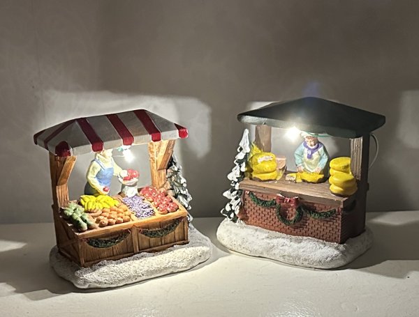 Julmarknads stånd med belysning