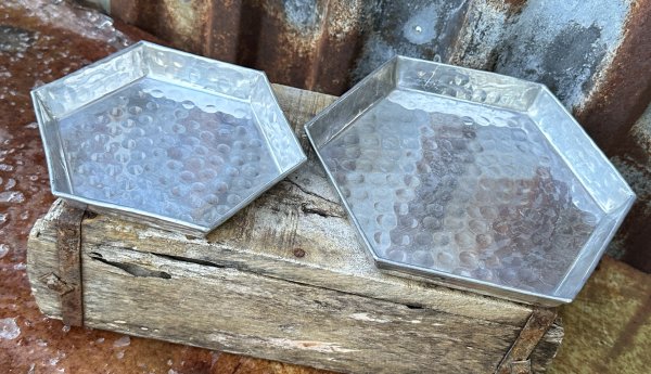 Kantigt ljusfat i silver