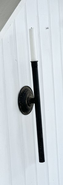 Väggljusstake i ruffig industri stil