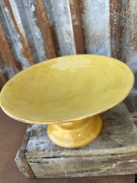 Spansk handgjord gul skål på fot 