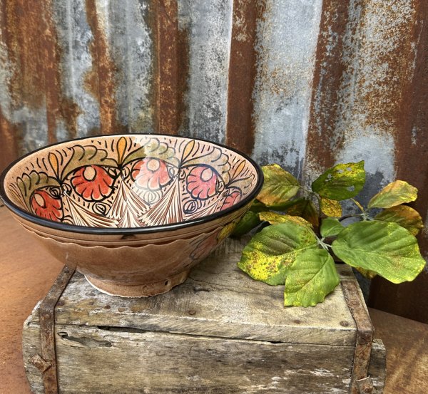 Spansk handgjord stor brun skål med vackert mönster