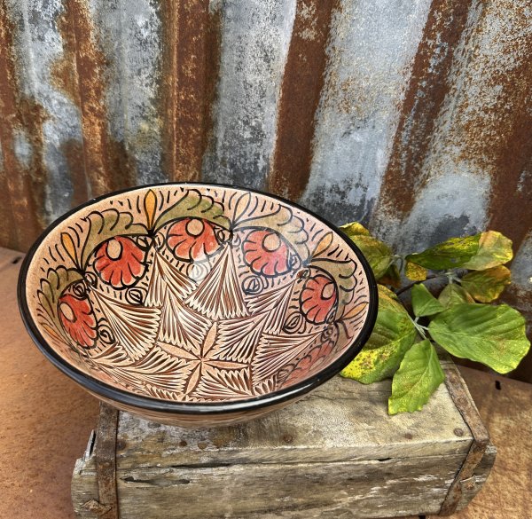 Spansk handgjord stor brun skål med vackert mönster