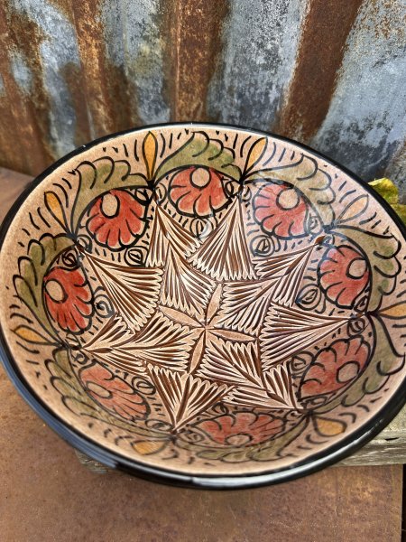 Spansk handgjord stor brun skål med vackert mönster