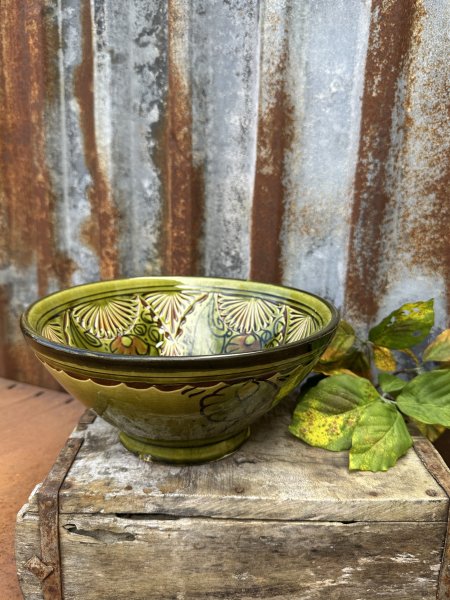 Spansk handgjord stor grön skål med vackert mönster